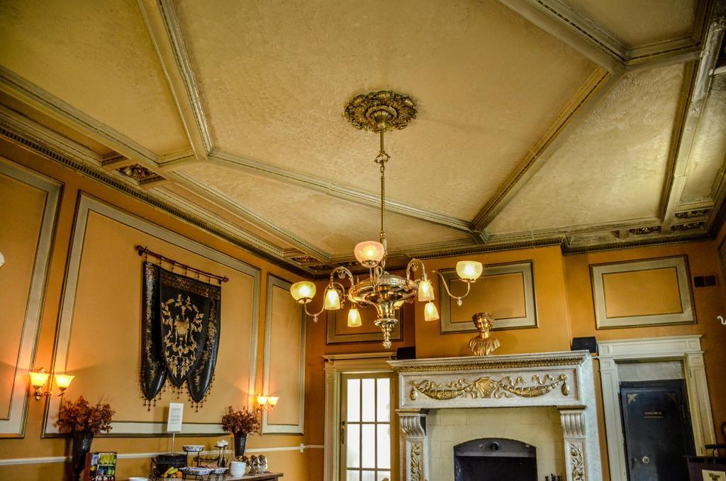 Inn At The Villa 印第安納波利斯 外观 照片